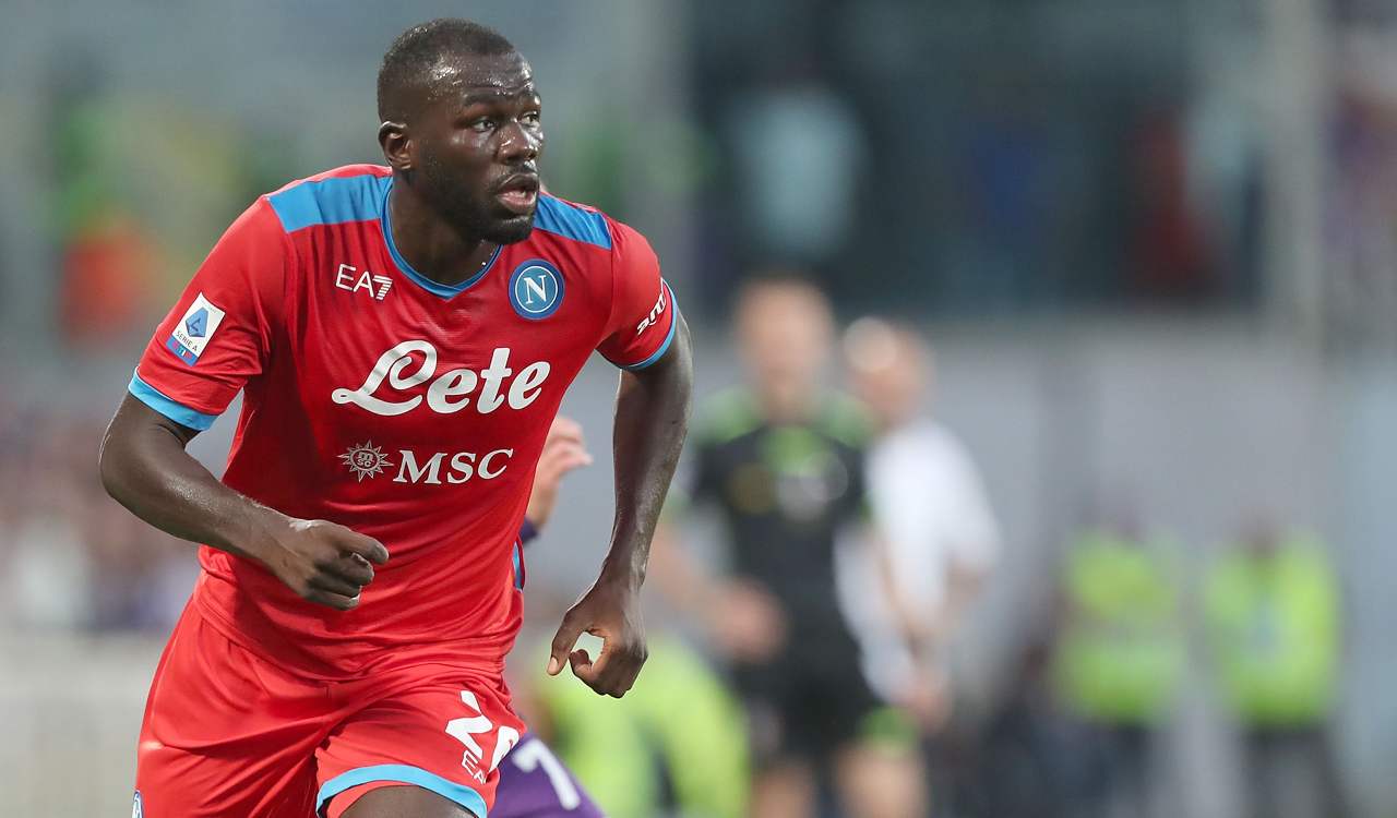 Koulibaly corre in campo