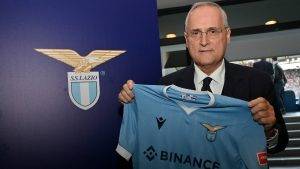 Lotito presenta lo sponsor sulla maglia