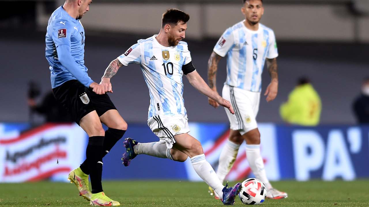 Messi in azione con la maglia dell'Argentina