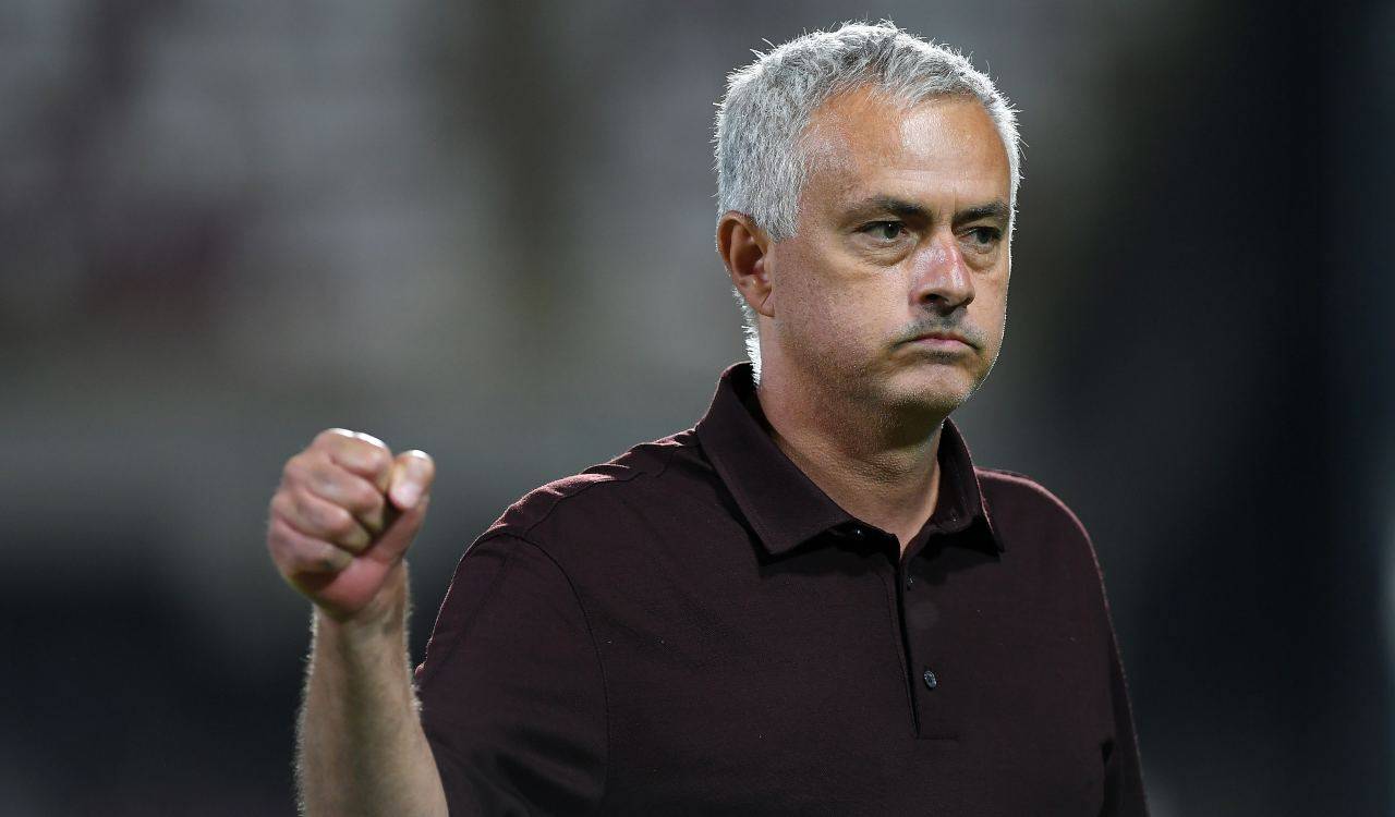 Mourinho esulta in panchina