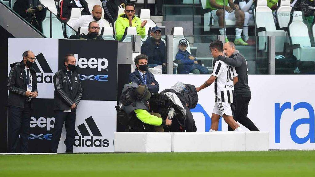 Dybala rientra negli spogliatoi