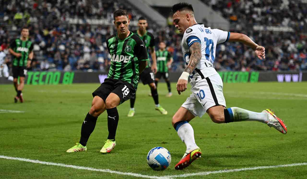 Raspadori a contrasto con Lautaro Martinez