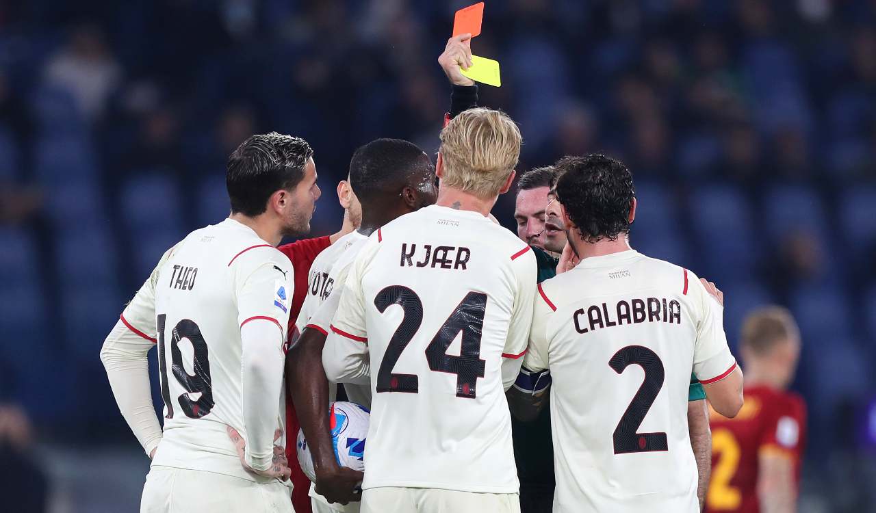 Milan protesta contro arbitro