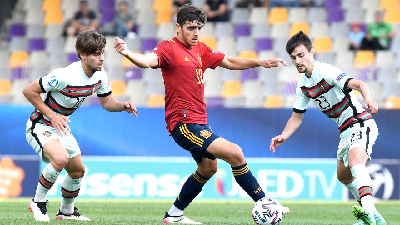 Villar in azione con la maglia della Spagna U21