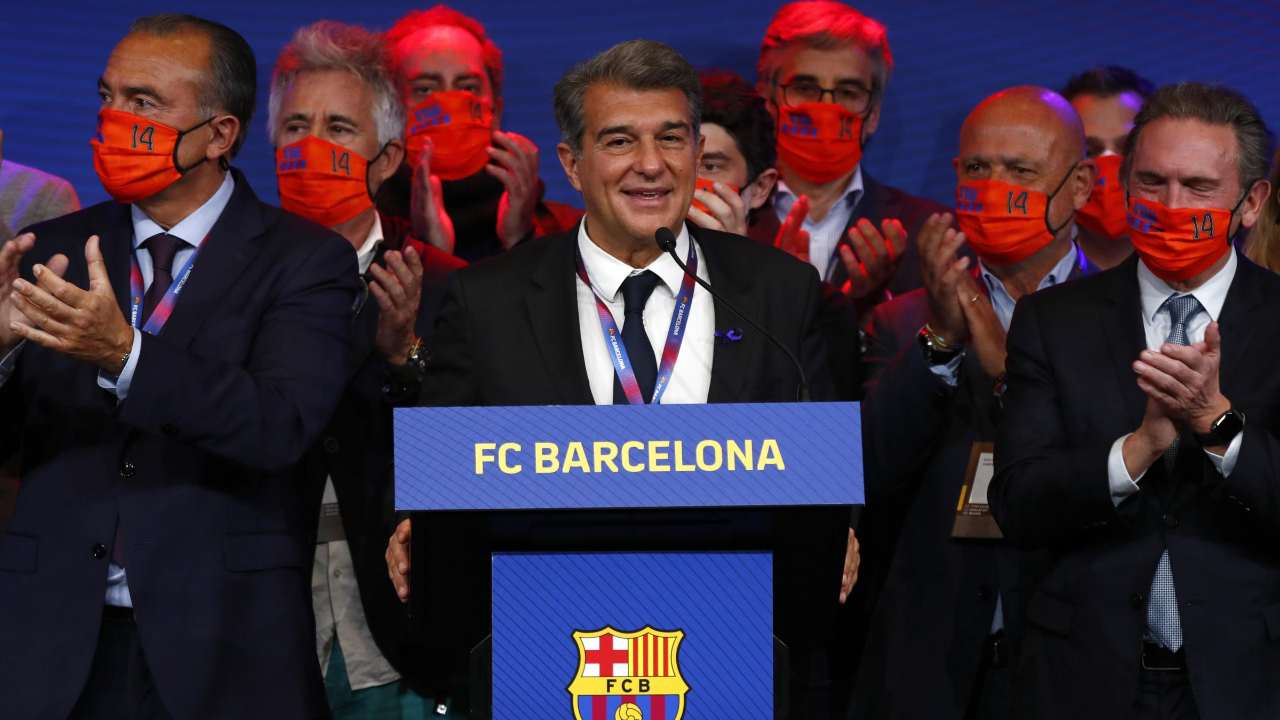 Laporta sorride in conferenza Barcellona