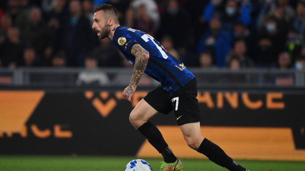 Brozovic corre palla al piede Inter
