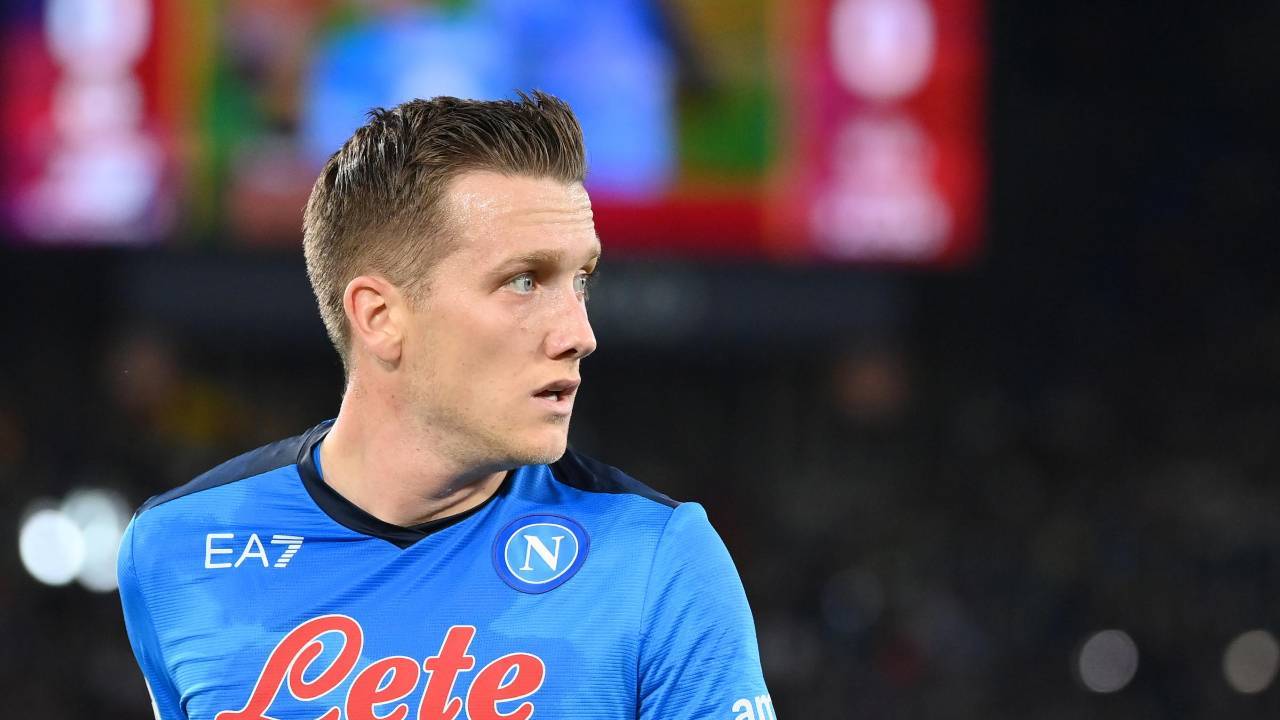 Zielinski guarda di lato Napoli