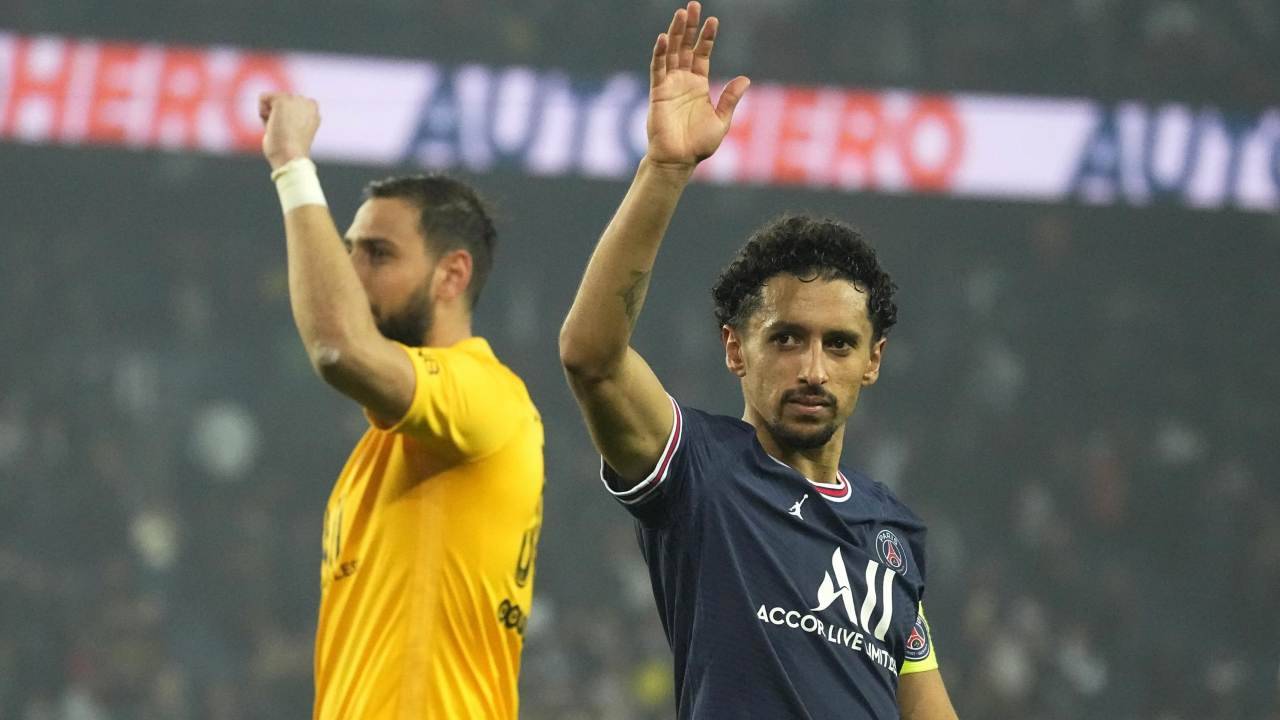 Donnarumma e Marquinhos salutano i tifosi