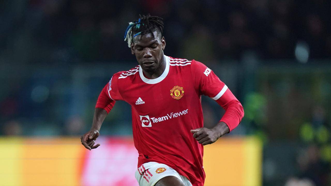 Pogba corre Manchester United