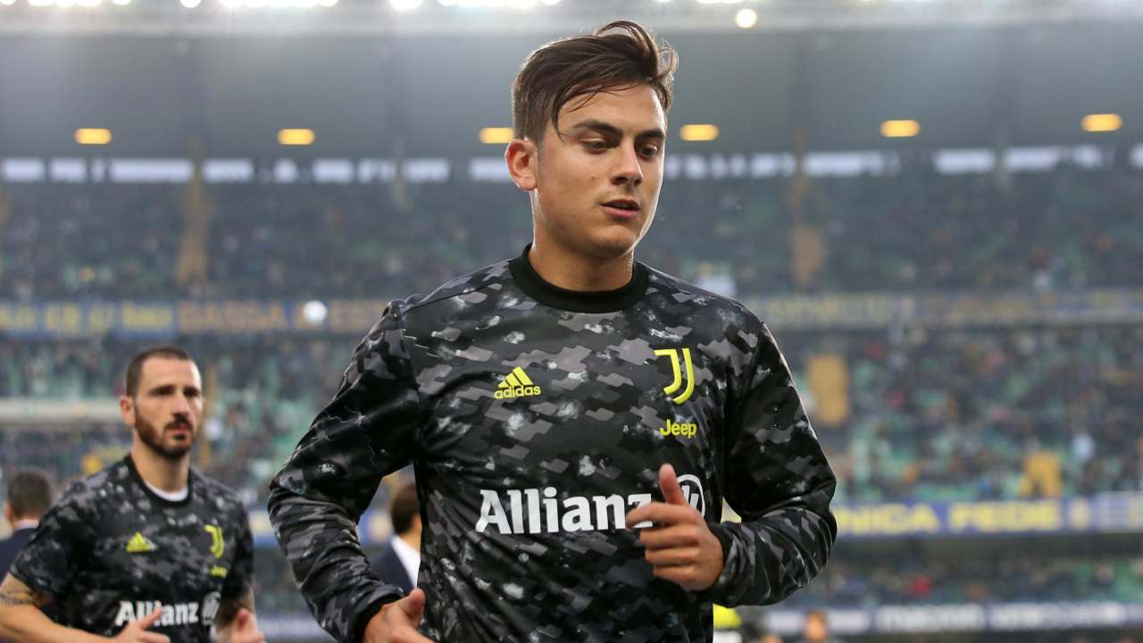 Dybala si riscalda e corre Juventus