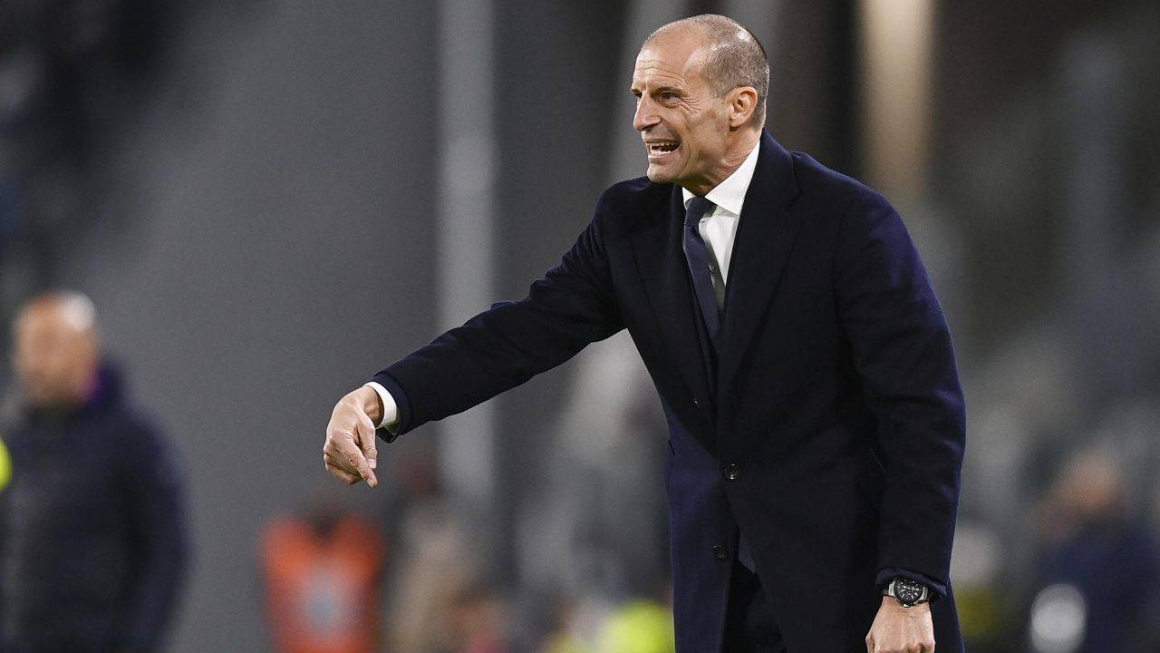 Allegri indica in giù e parla