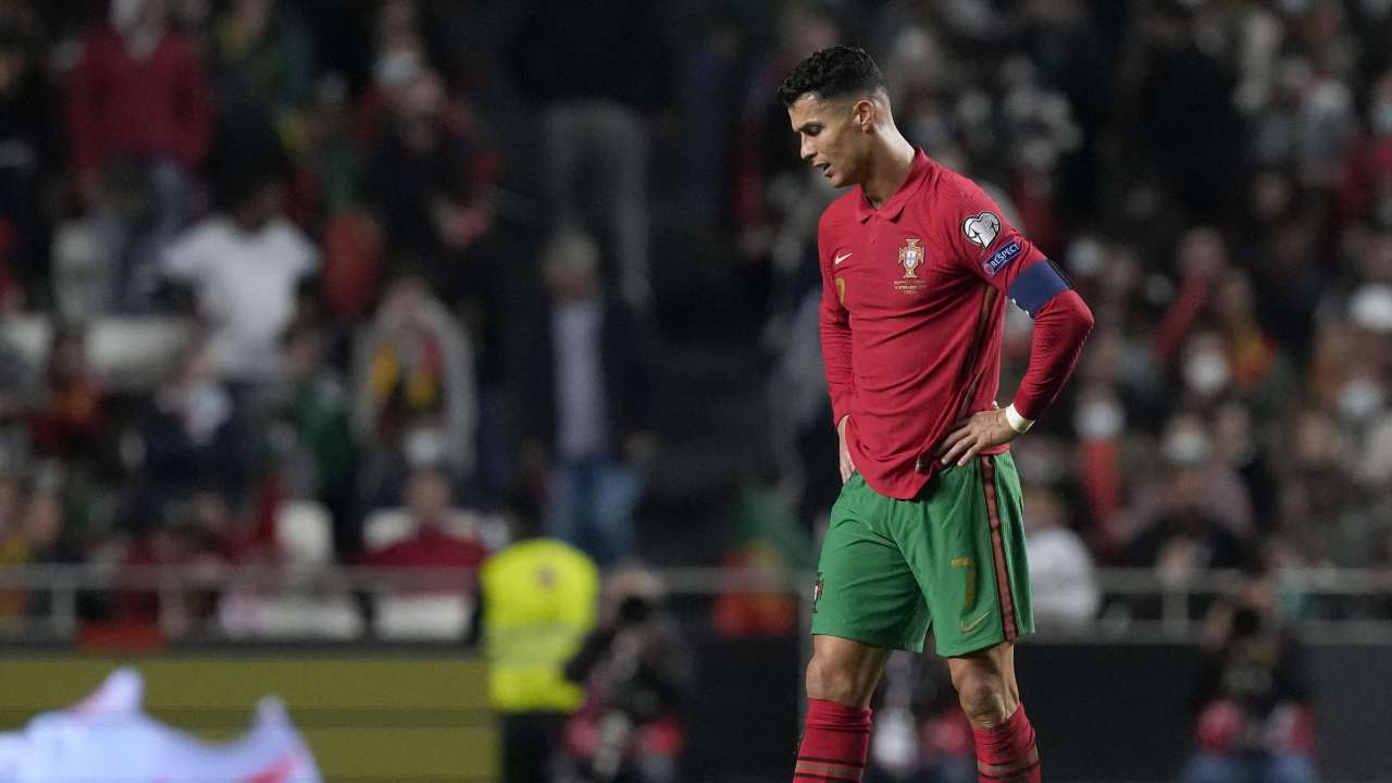 Ronaldo guarda a terra insoddisfatto Portogallo
