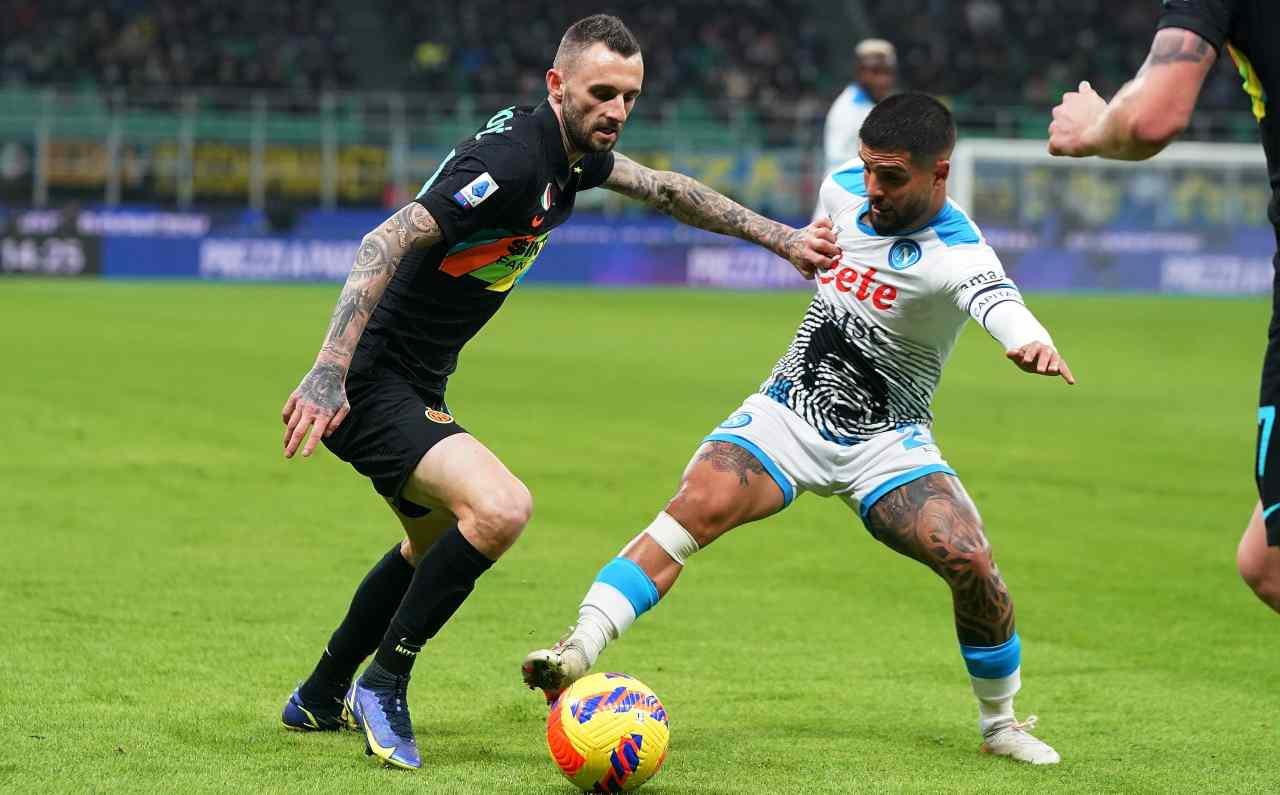 Brozovic contrastato da Insigne