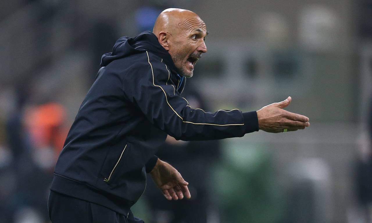 Spalletti indica ai suoi la giocata