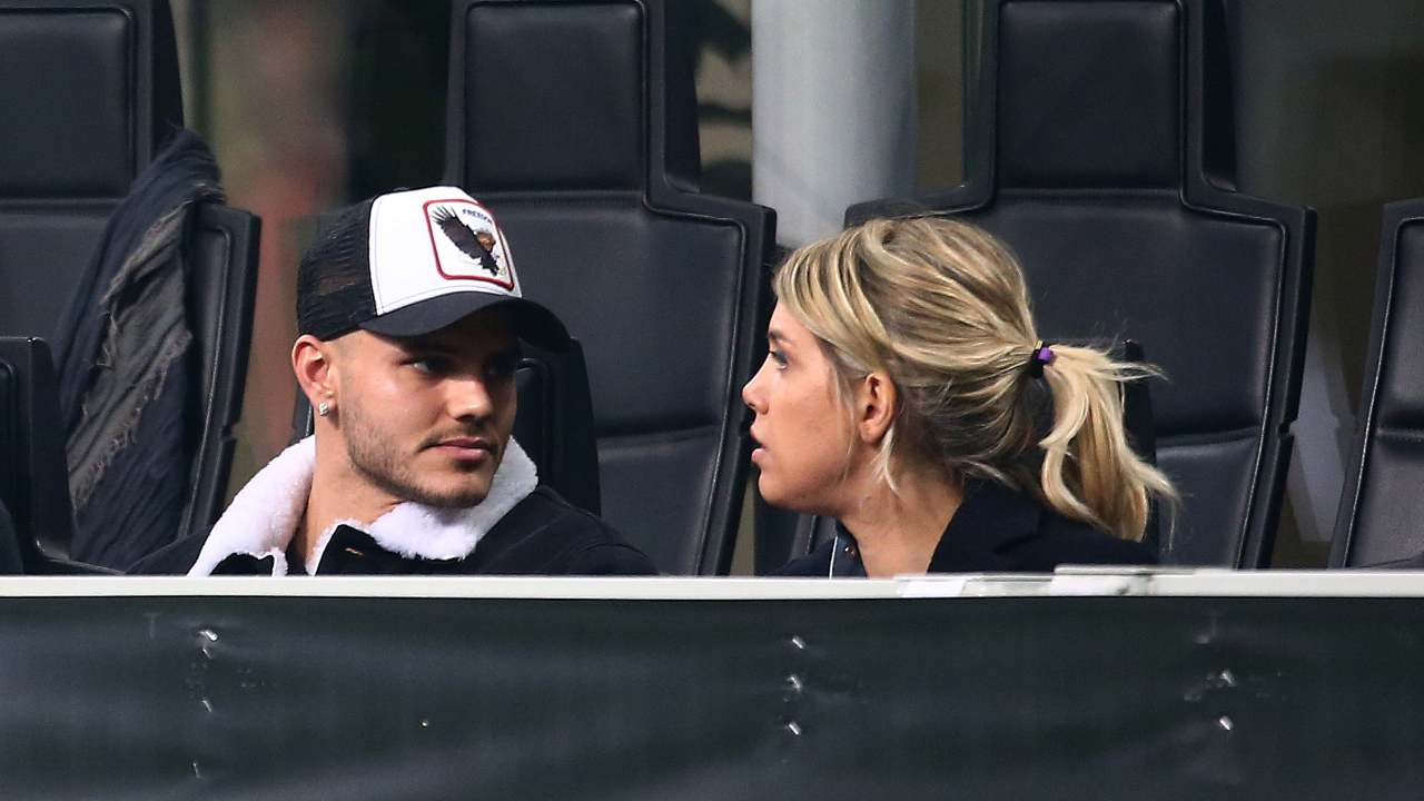 Wanda Nara e Icardi parlano e si guardano