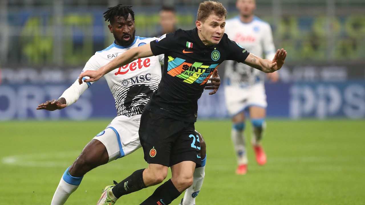 Barella e Anguissa vanno a contrasto