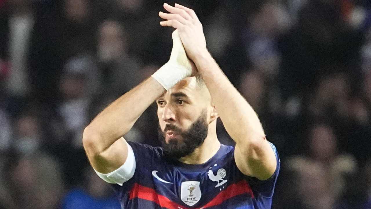 Benzema applaude