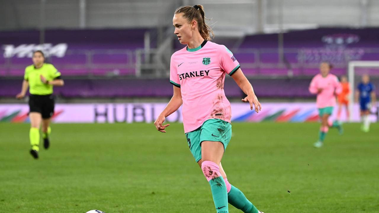 Caroline Graham Hansen in azione contro il Chelsea