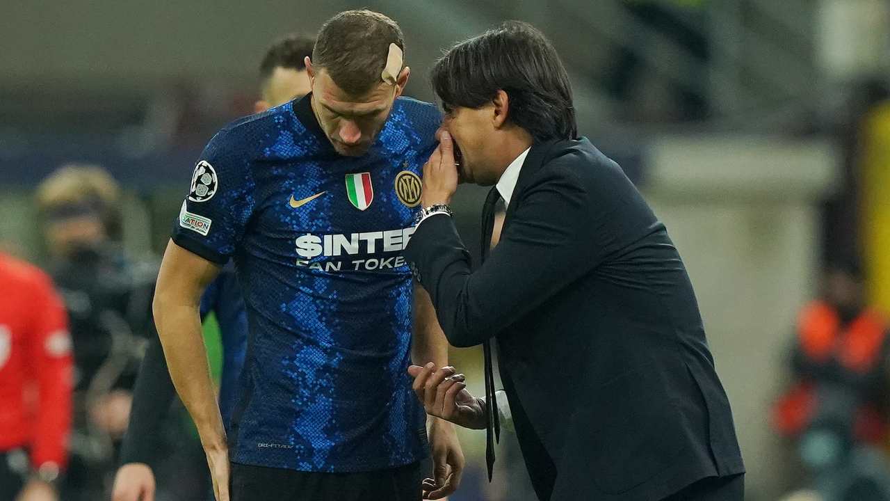 Dzeko a colloquio con Simone Inzaghi