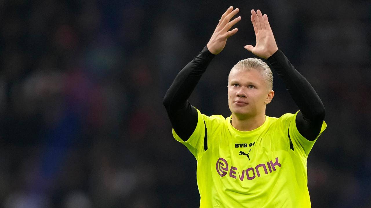 Haaland applaude e tifosi presenti allo stadio