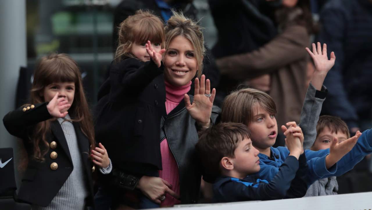 Wanda Nara con i suoi cinque figli 