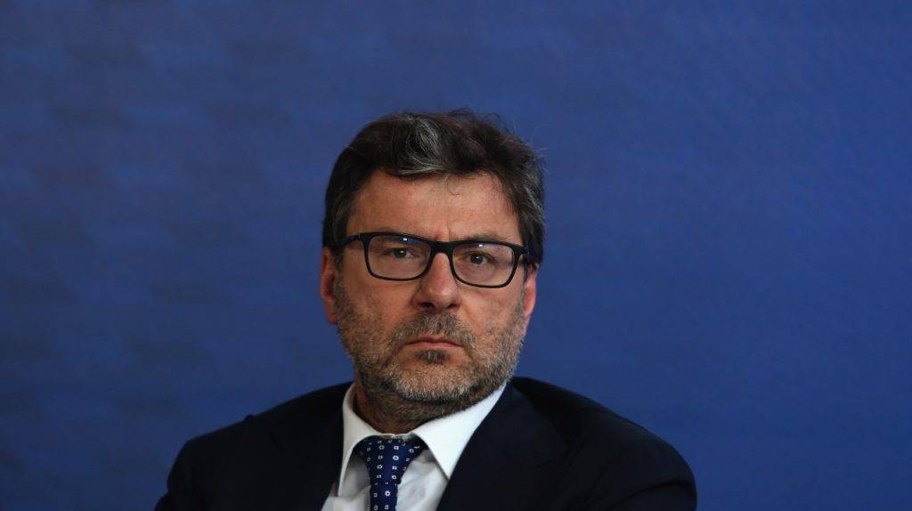 Il ministro Giorgetti riflette