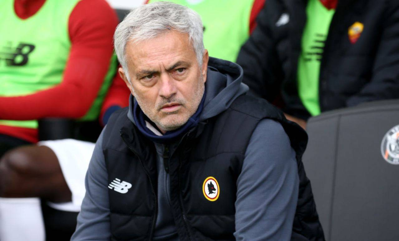 Mourinho pensieroso