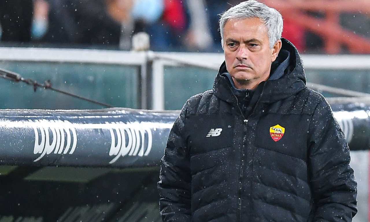 Mourinho durante Genoa-Roma