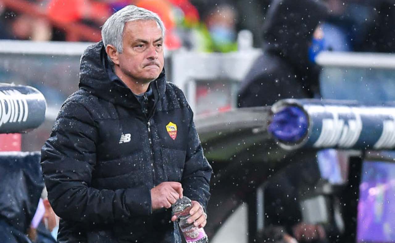 Mourinho durante Genoa-Roma