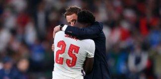 Southgate consola Saka