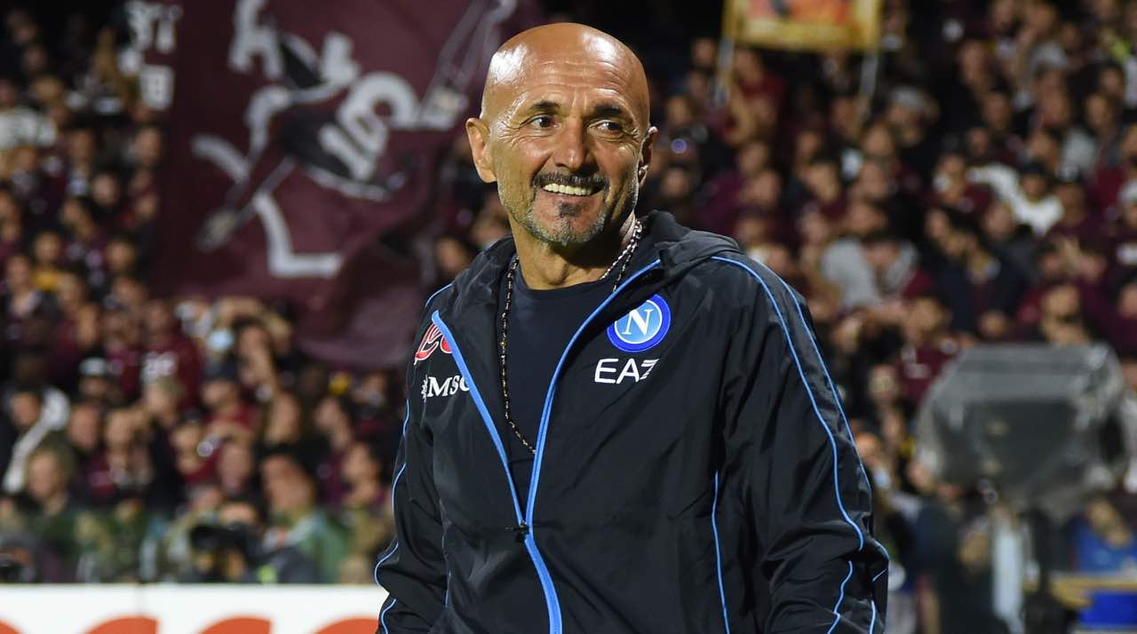 Il tecnico del Napoli Spalletti sorride