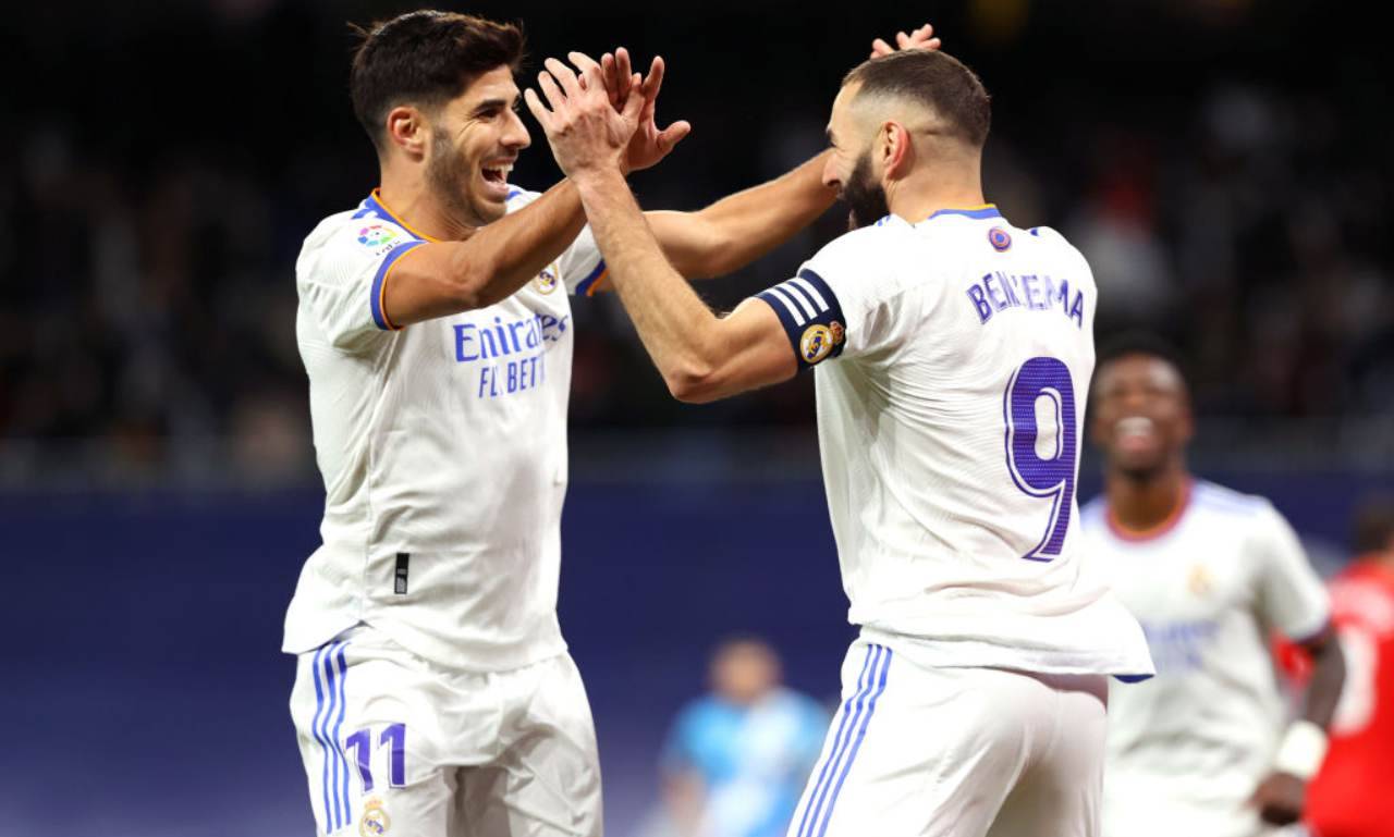 Asensio festeggia con Benzema