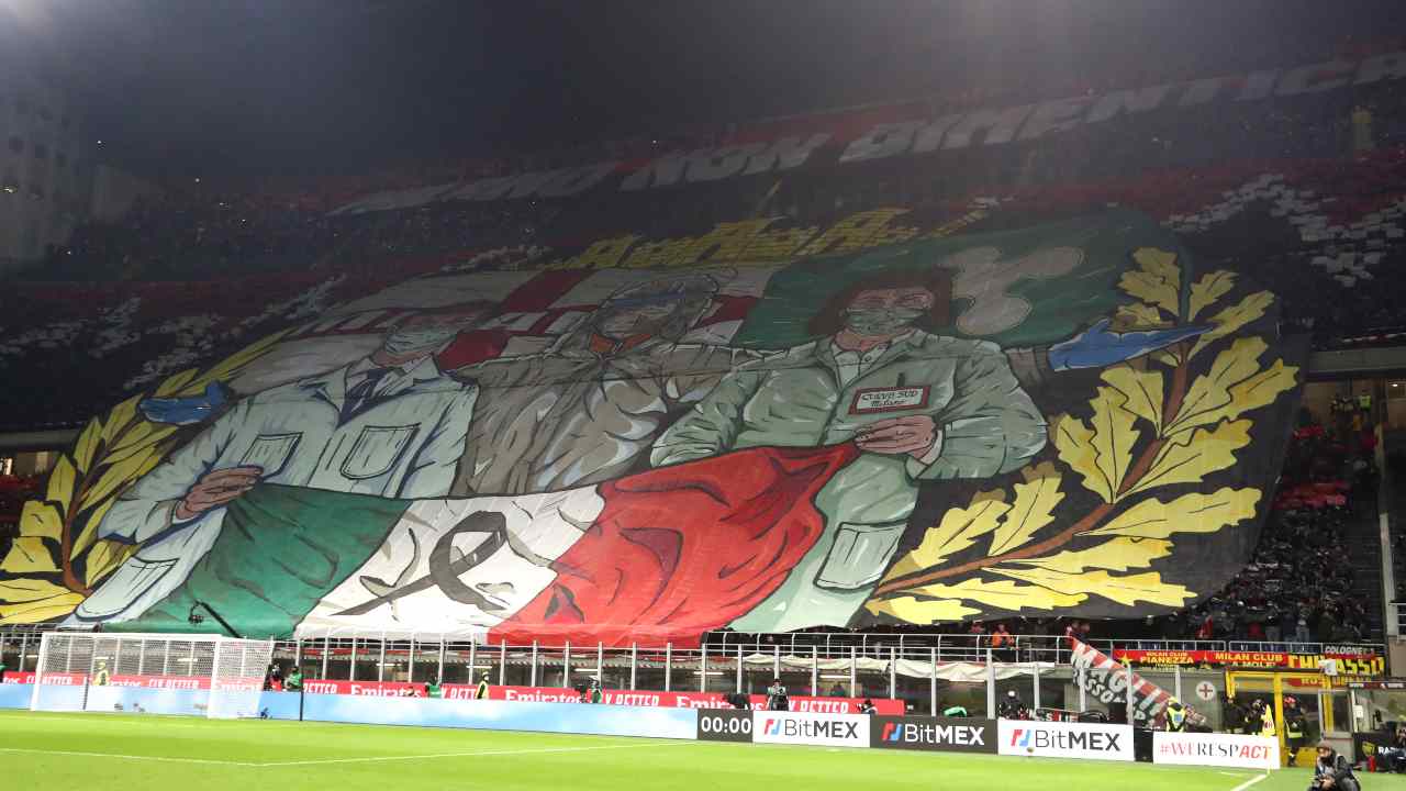 La coreografia dei tifosi del Milan