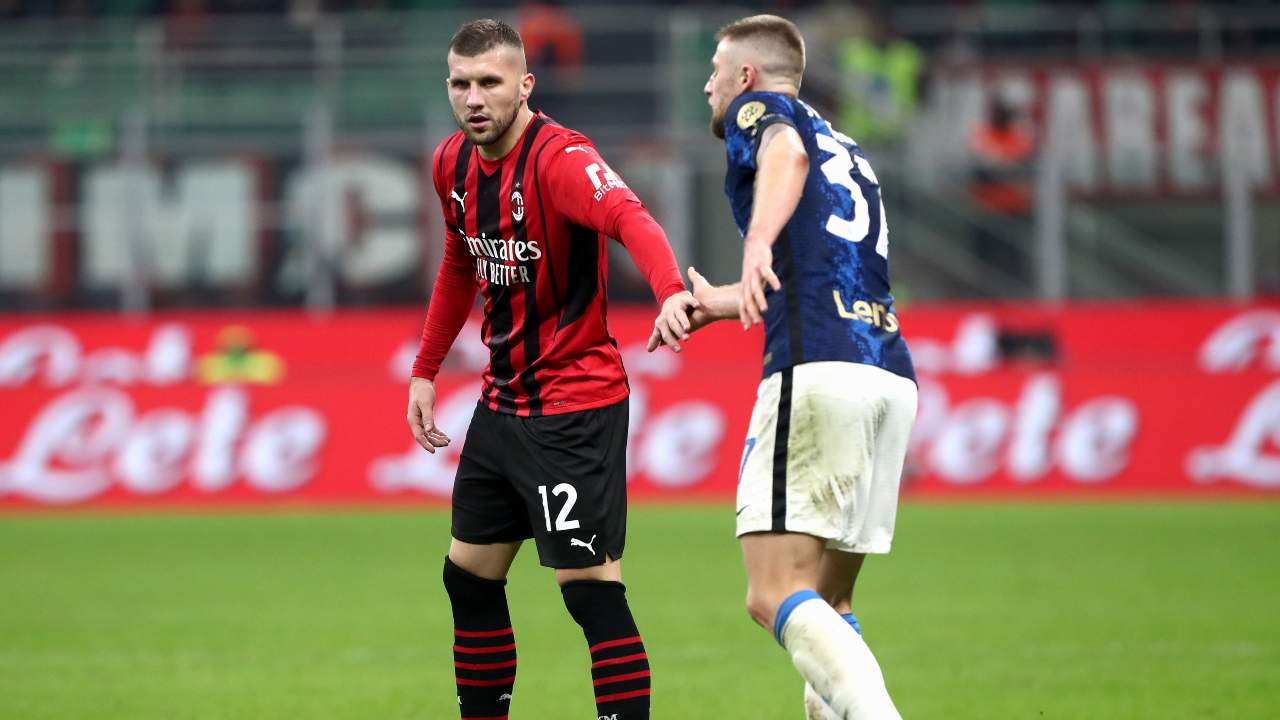 Skriniar e Rebic si danno la mano