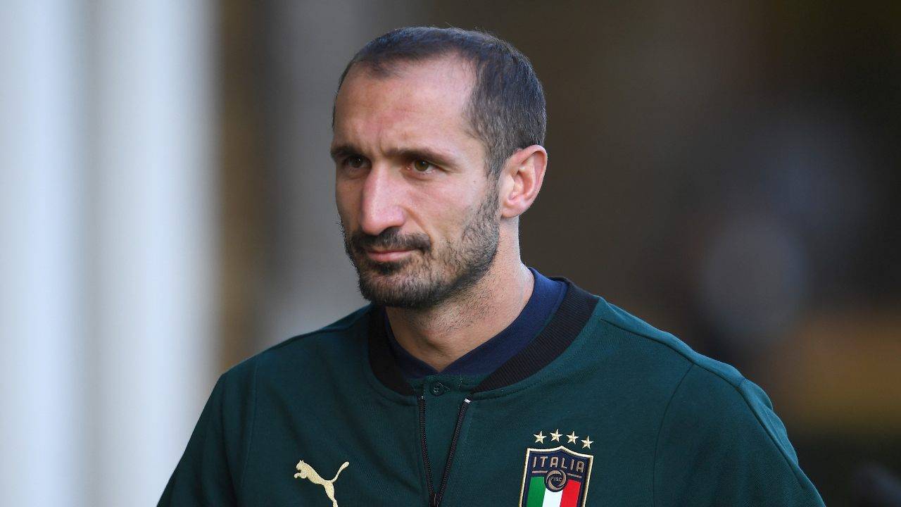 Chiellini guarda avanti pensieroso Italia