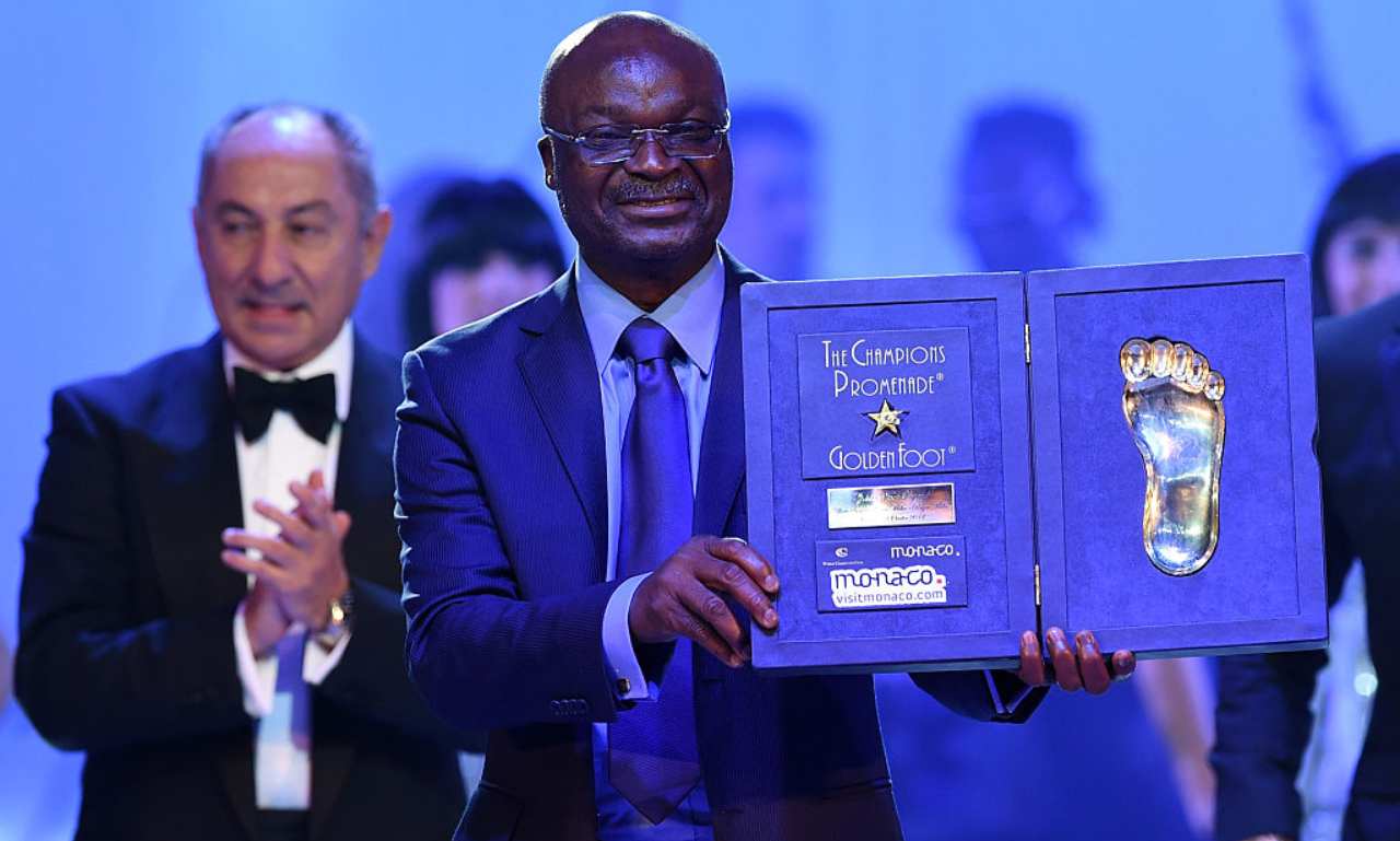 Roger Milla premiato 