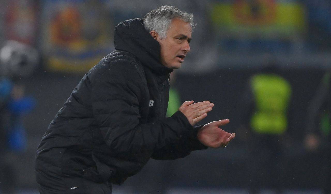 Mourinho applaude le mani