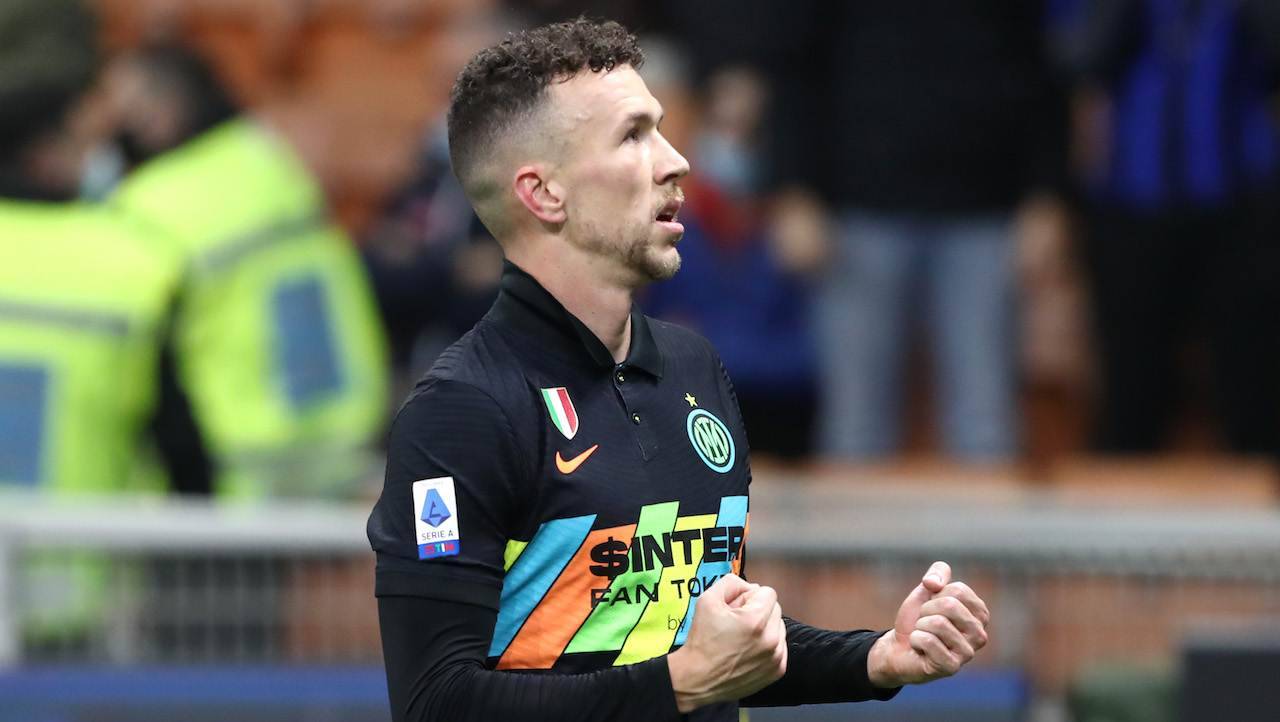 Perisic esulta dopo il gol al Napoli