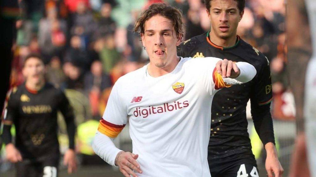 Zaniolo in azione con la maglia della Roma