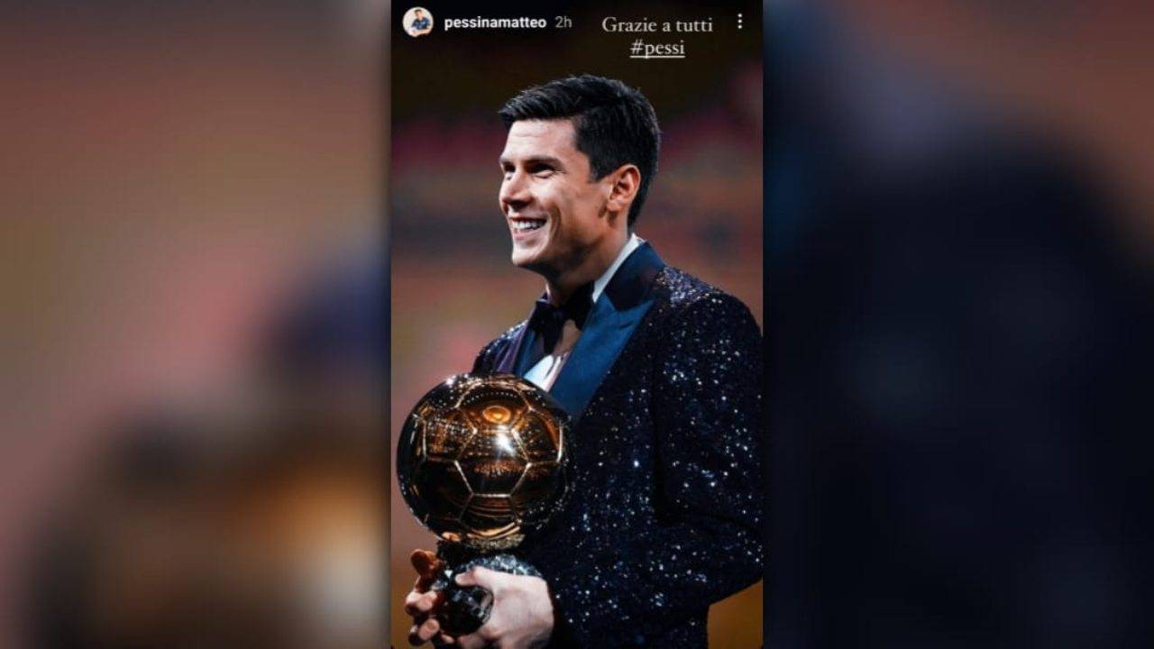 Fotomontaggio Matteo Pessina sorride Pallone d'Oro