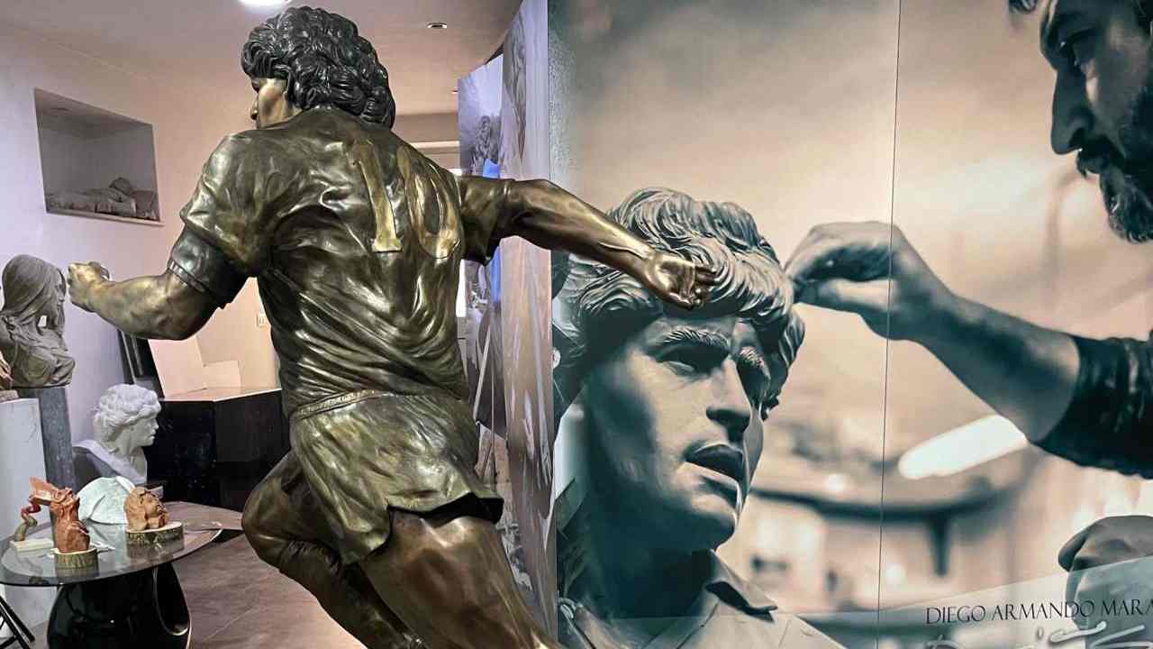 La statua per Diego Maradona