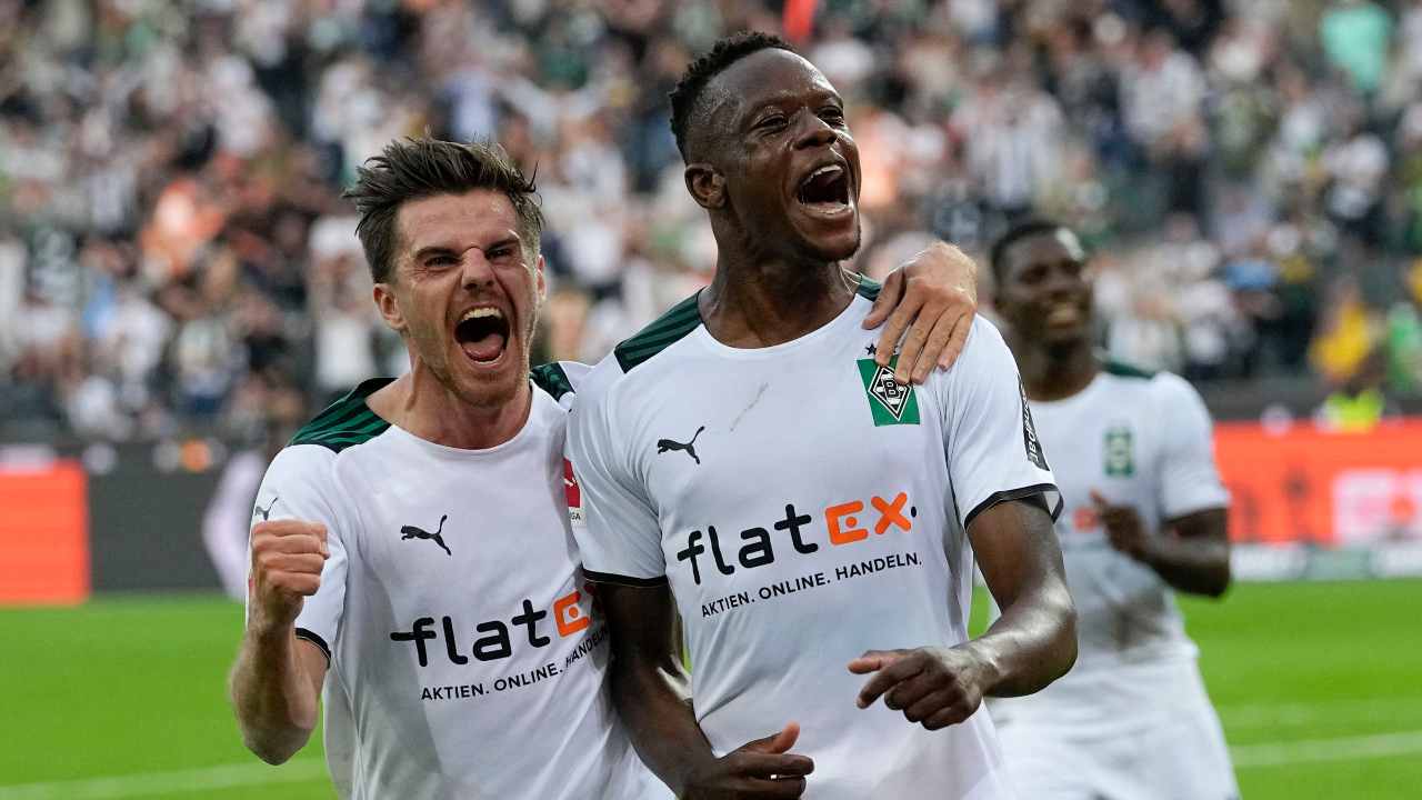 Zakaria corre ed esulta dopo il gol Borussia