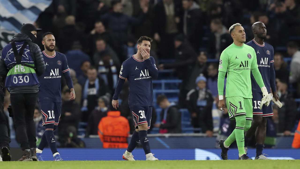 Keylor Navas, Messi, Neymar e Pereira camminano PSG