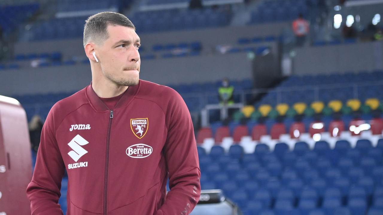 Belotti guarda di lato 