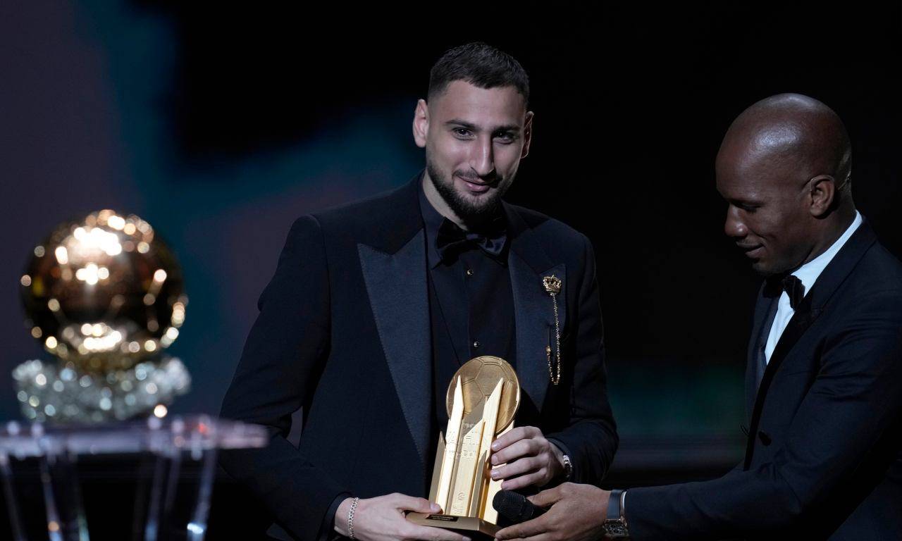 Donnarumma premiato da Drogba