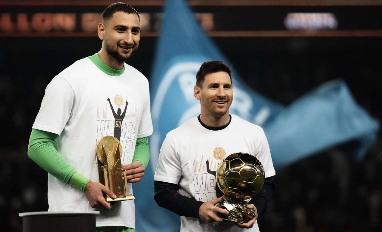 Donnarumma  e Messi con i loro premi