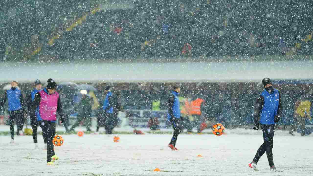 Giocatori sotto la neve Atalanta-Villarreal