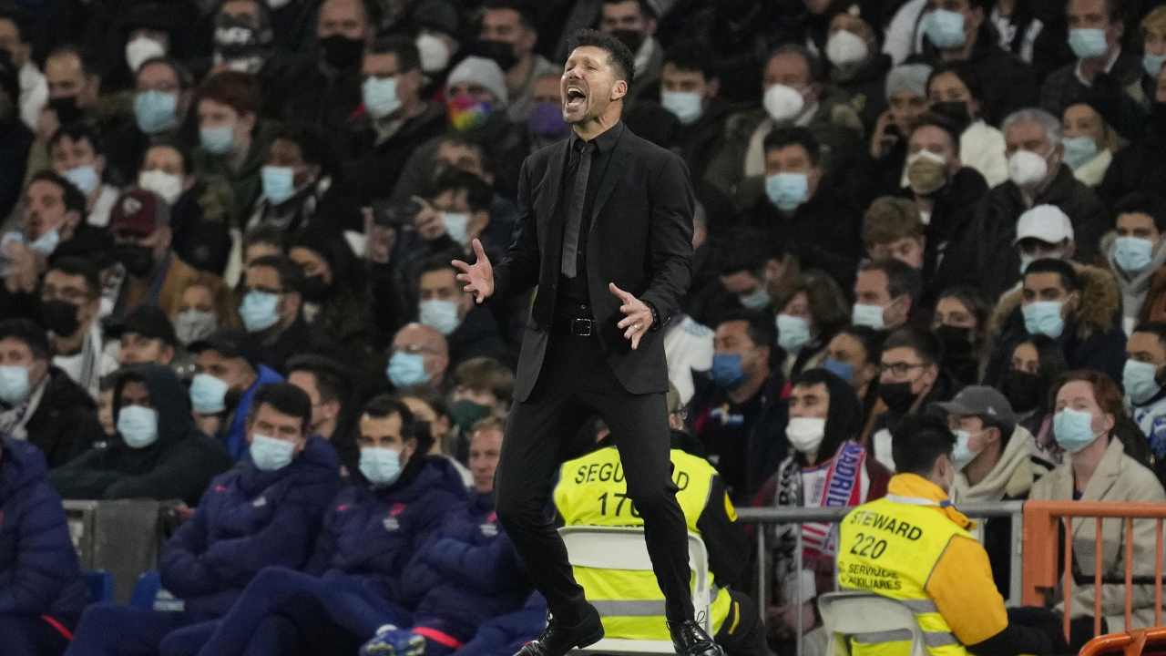 Simeone salta e urla a bordocampo Atletico