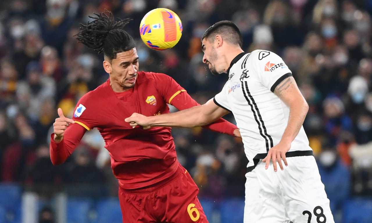 Smalling colpisce di testa 