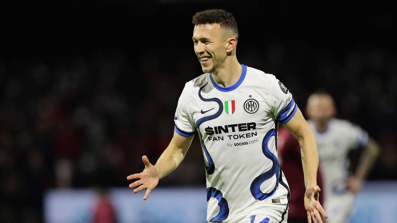 Perisic esulta e ride dopo il gol Inter 